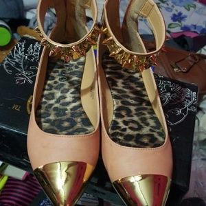 Spiked cap toe flats